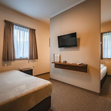 Guest House Ejga 耶塞尼采 外观 照片